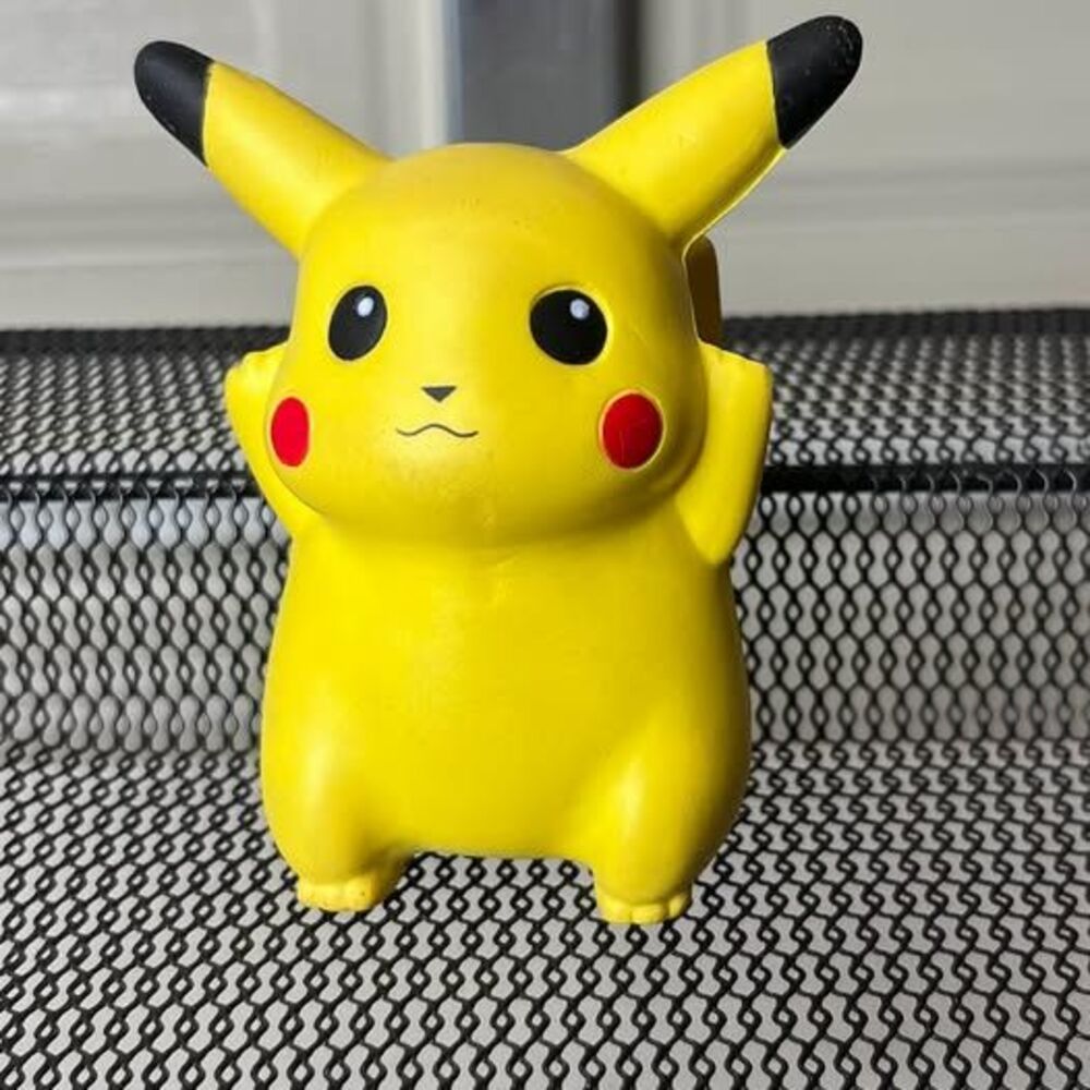 Vintage 1999 Nintendo Pokémon Pikachu 4” Squishy Rubber Figure Toy